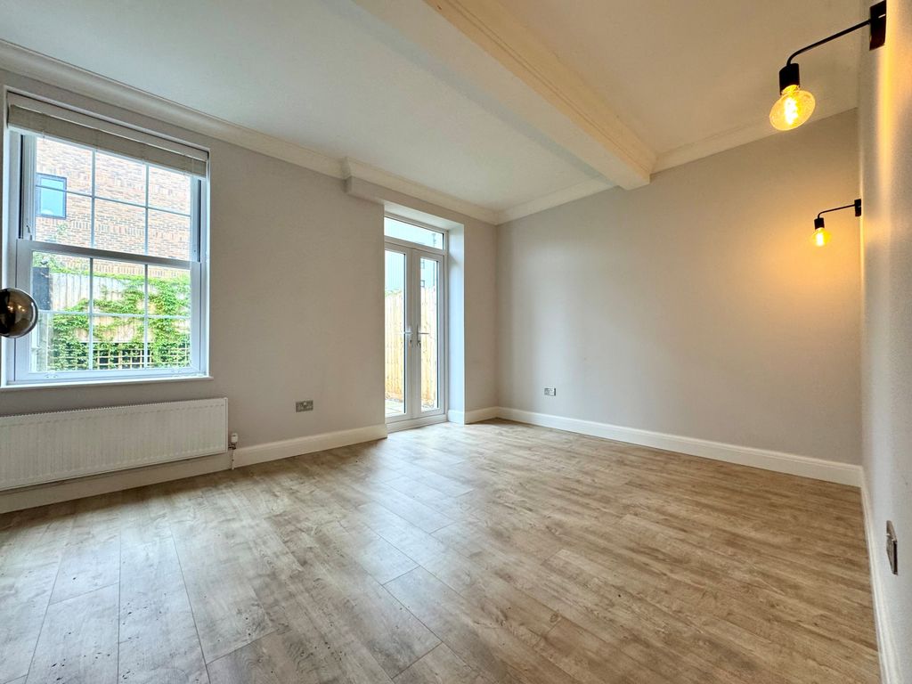 Property photo 3 of 11 Gallery