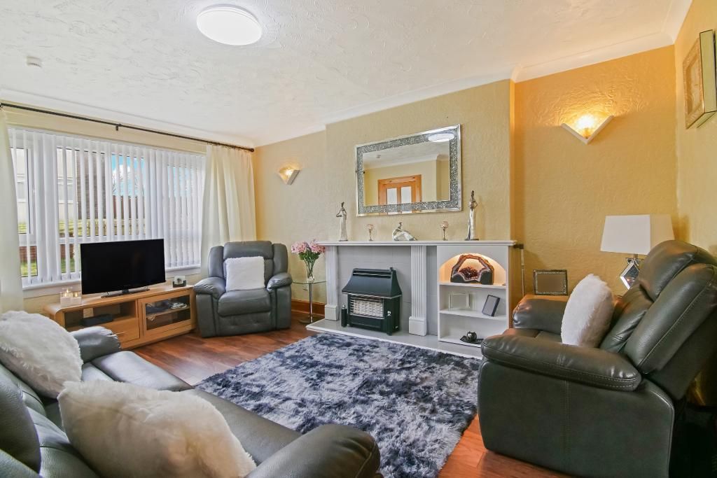 Property photo 2 of 22 Living Room