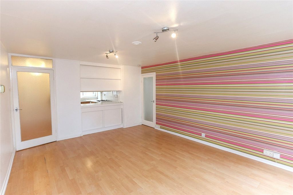 Property photo 2 of 8 Picture No. 03