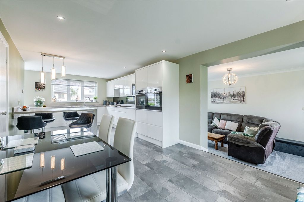 Property photo 3 of 21 Picture No. 27