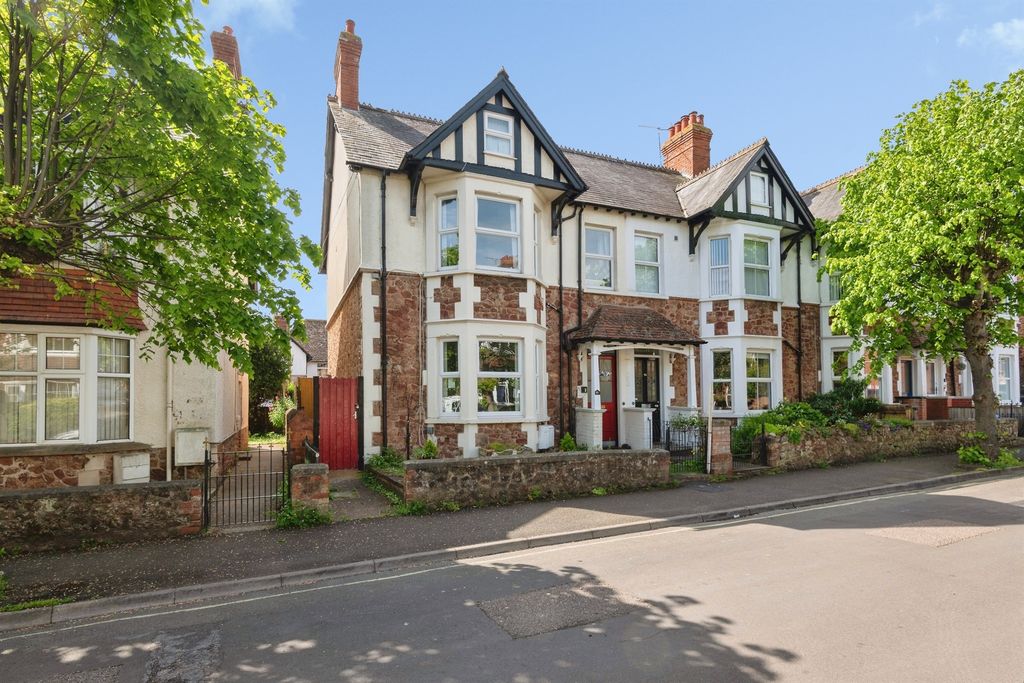 Property photo 1 of 17