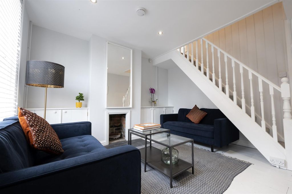 Property photo 3 of 16 3- Living Room- Edmunds012.Jpg