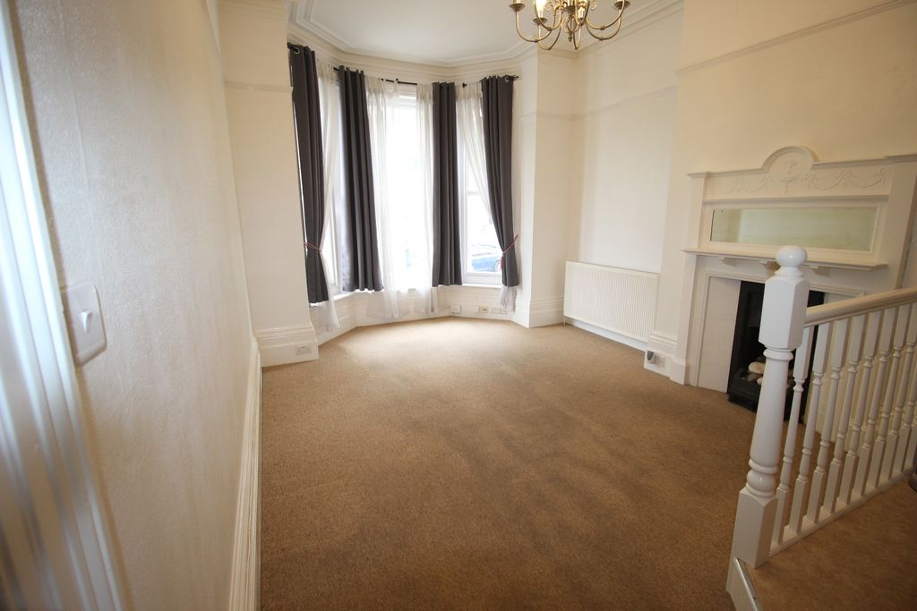 Property photo 2 of 10 Lounge