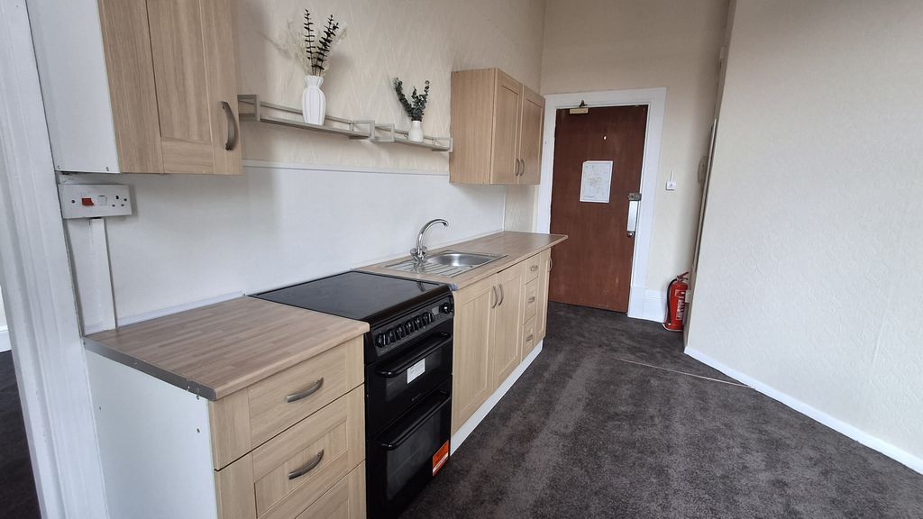 Property photo 2 of 6 Kitchen