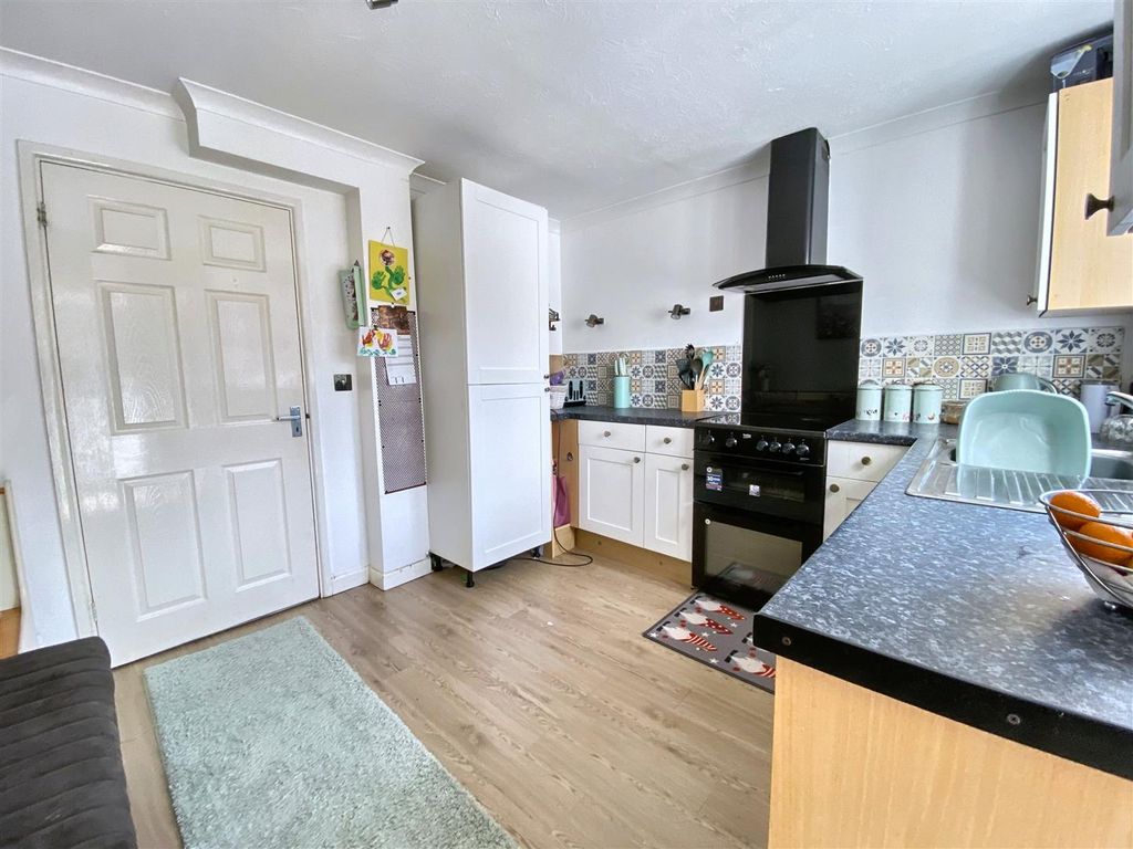 Property photo 3 of 20 Kitchen