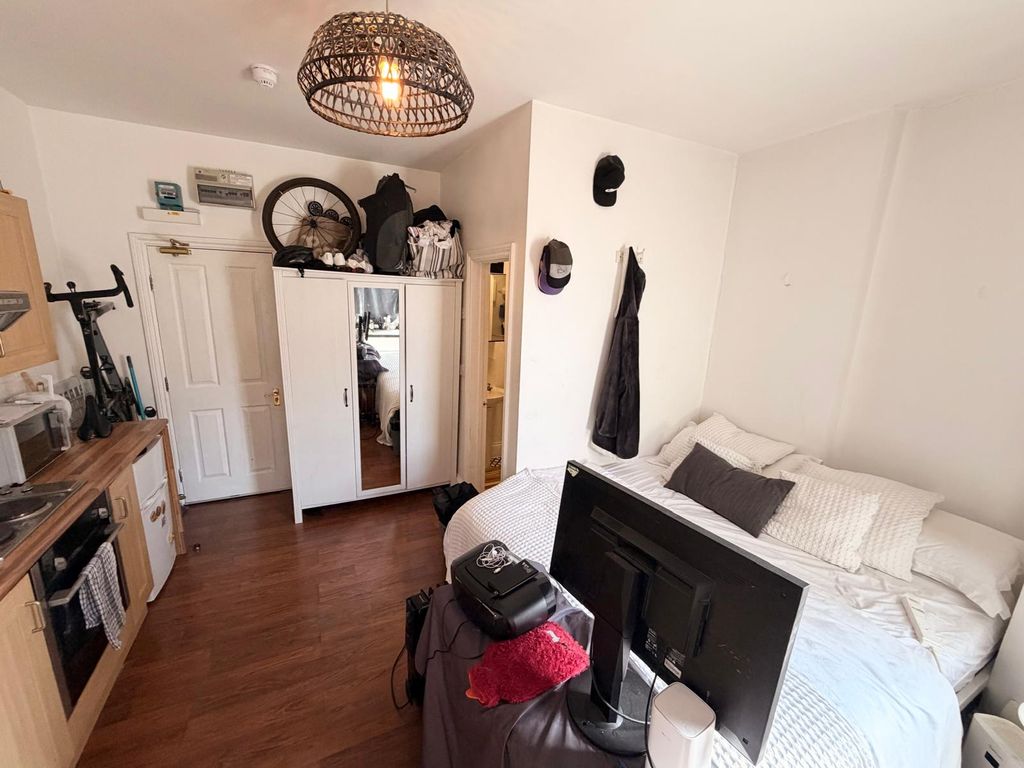 Property photo 3 of 5