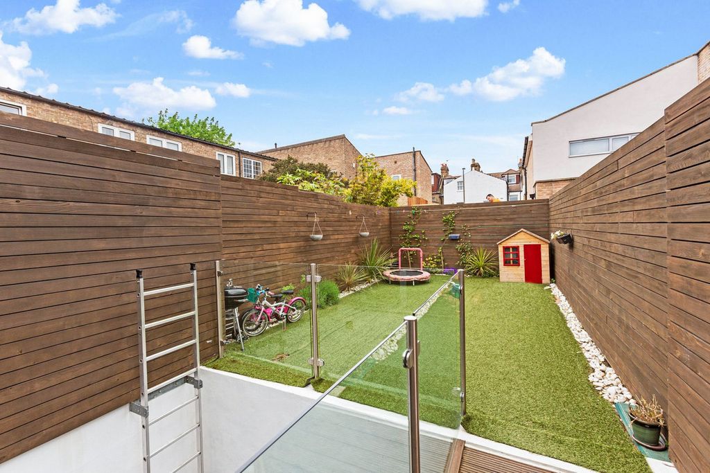 Property photo 2 of 19