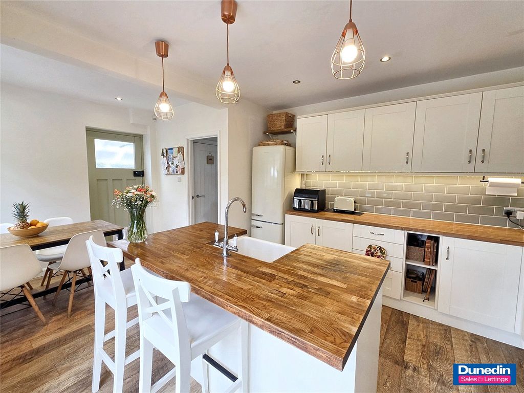 Property photo 2 of 19 Picture No. 02