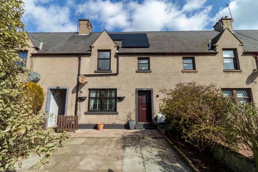 Property photo 1 of 31 Front Garden