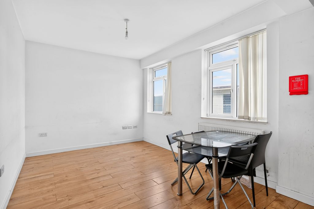 Property photo 3 of 14 Pbox-Img.Jpg