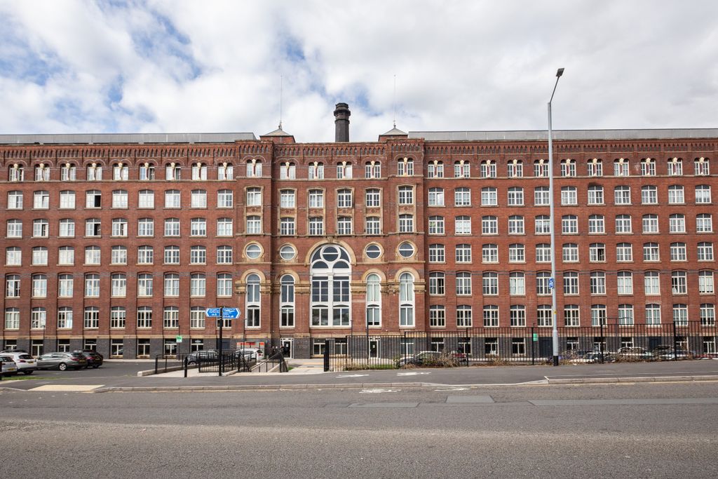 Property photo 1 of 28