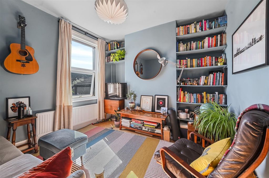 Property photo 2 of 18 Sitting Room/Bedroom