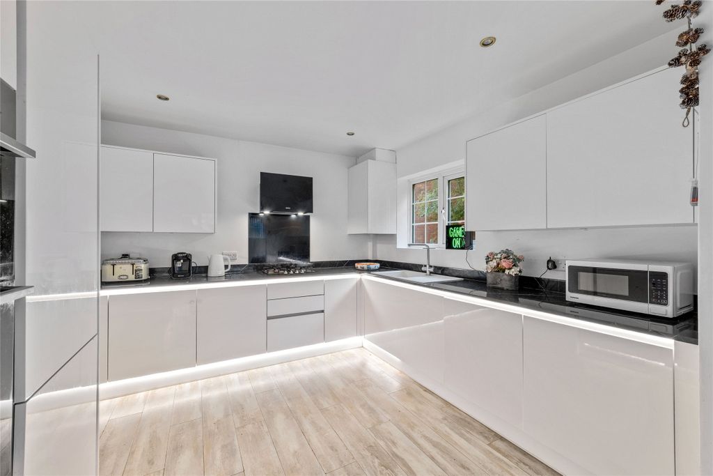 Property photo 3 of 18 Picture No. 23