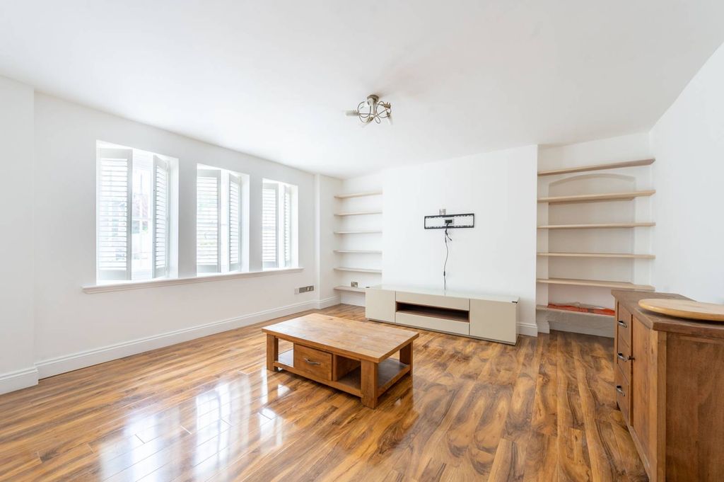 Property photo 2 of 11