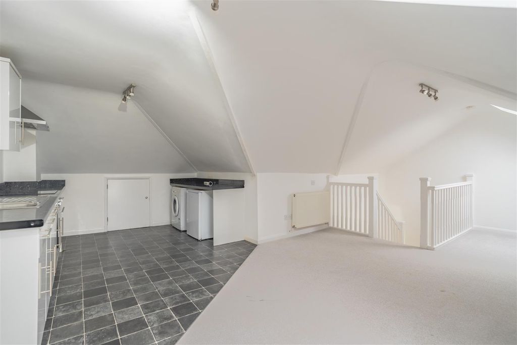 Property photo 3 of 8 Dsc06461-Hdr.Jpg