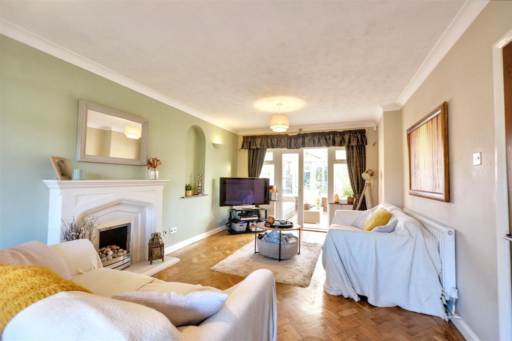 Property photo 2 of 34 Lounge/Sitting Room