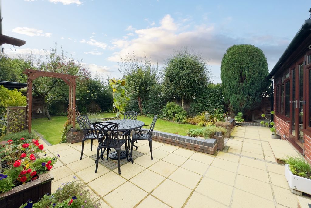 Property photo 2 of 19 Garden