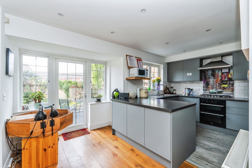 Property photo 3 of 25 Pbox-Img.Jpg