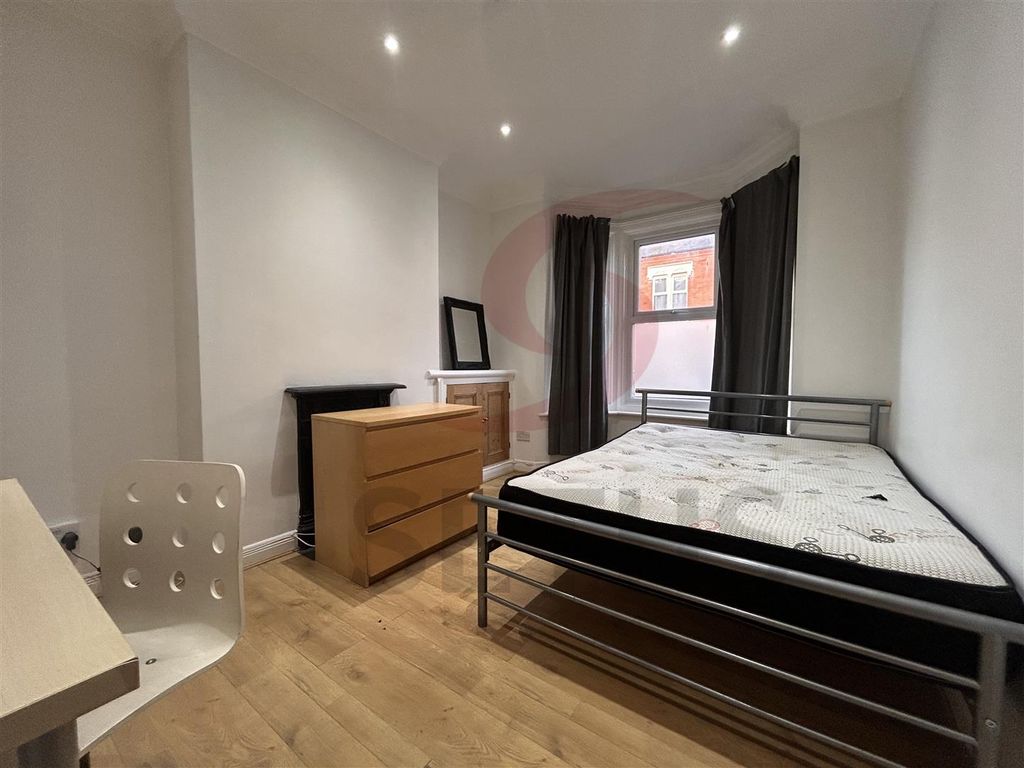 Property photo 2 of 16 Bedroom 1