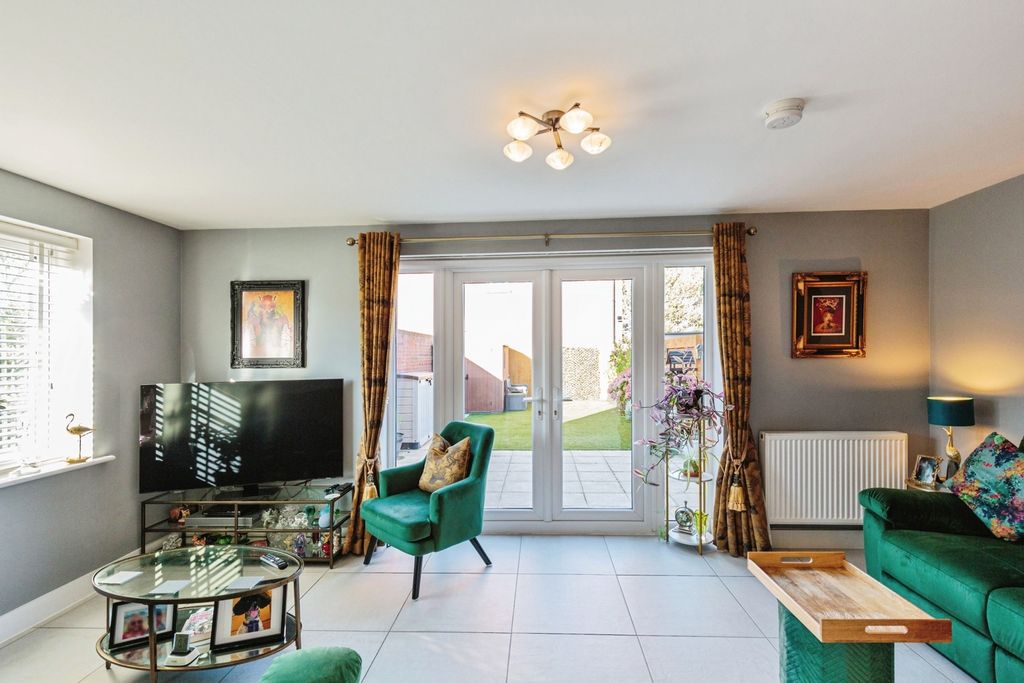 Property photo 2 of 21 Pbox-Img.Jpg