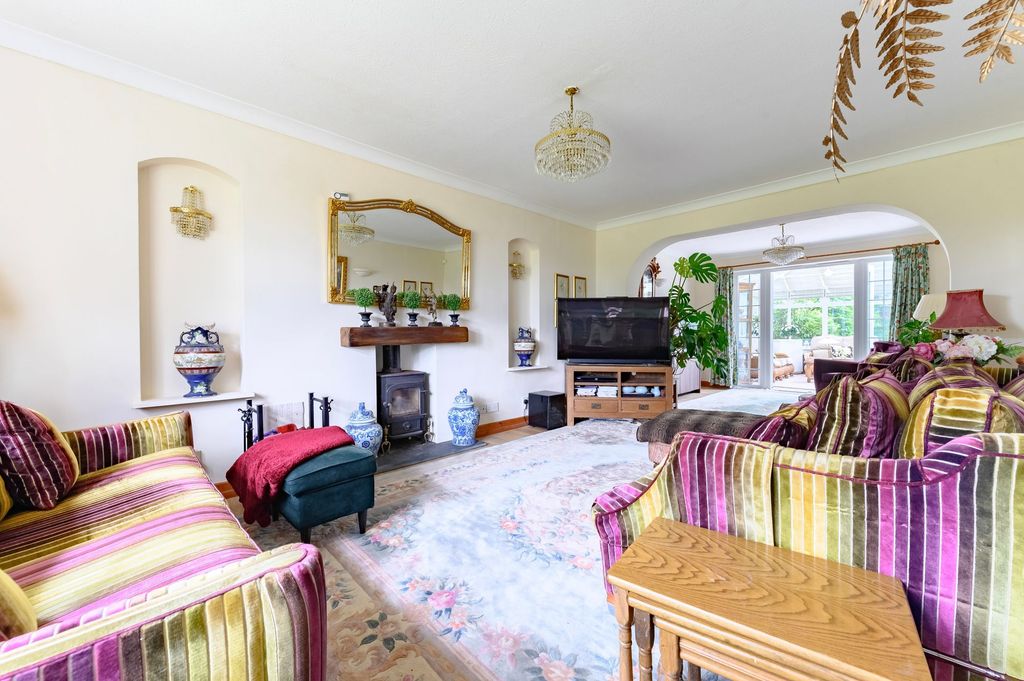 Property photo 2 of 32