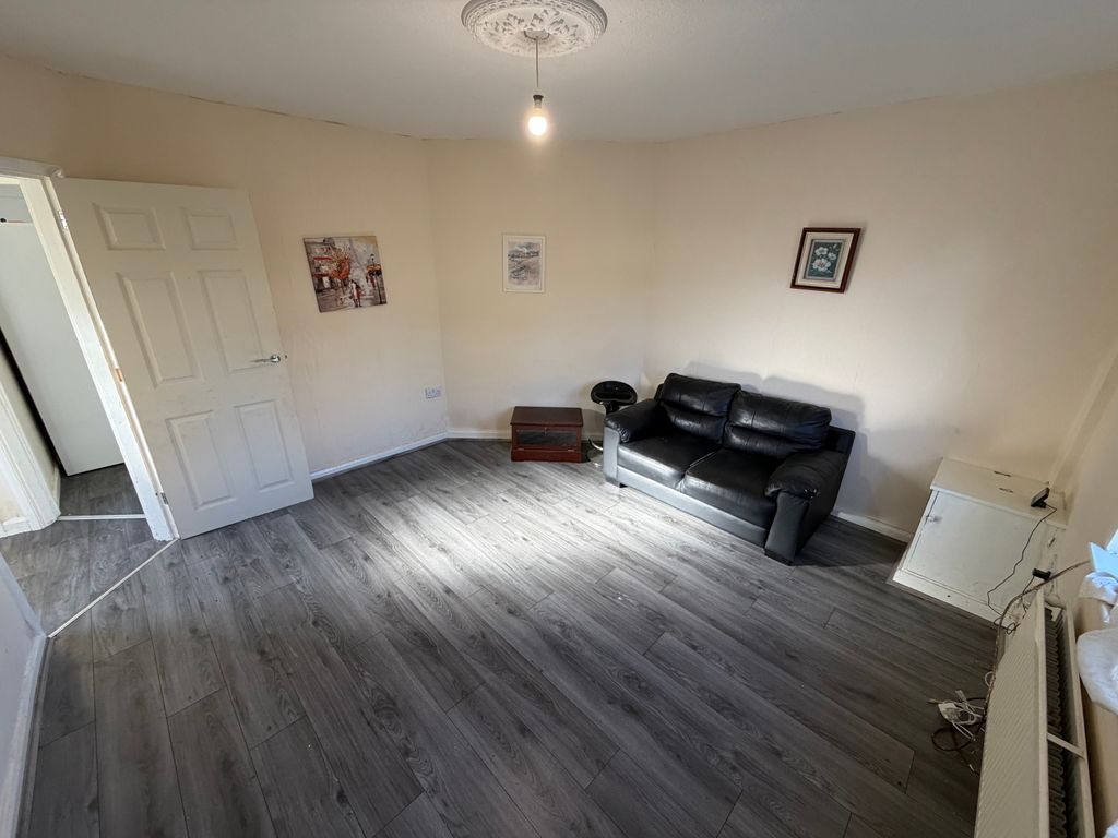 Property photo 3 of 10 Image