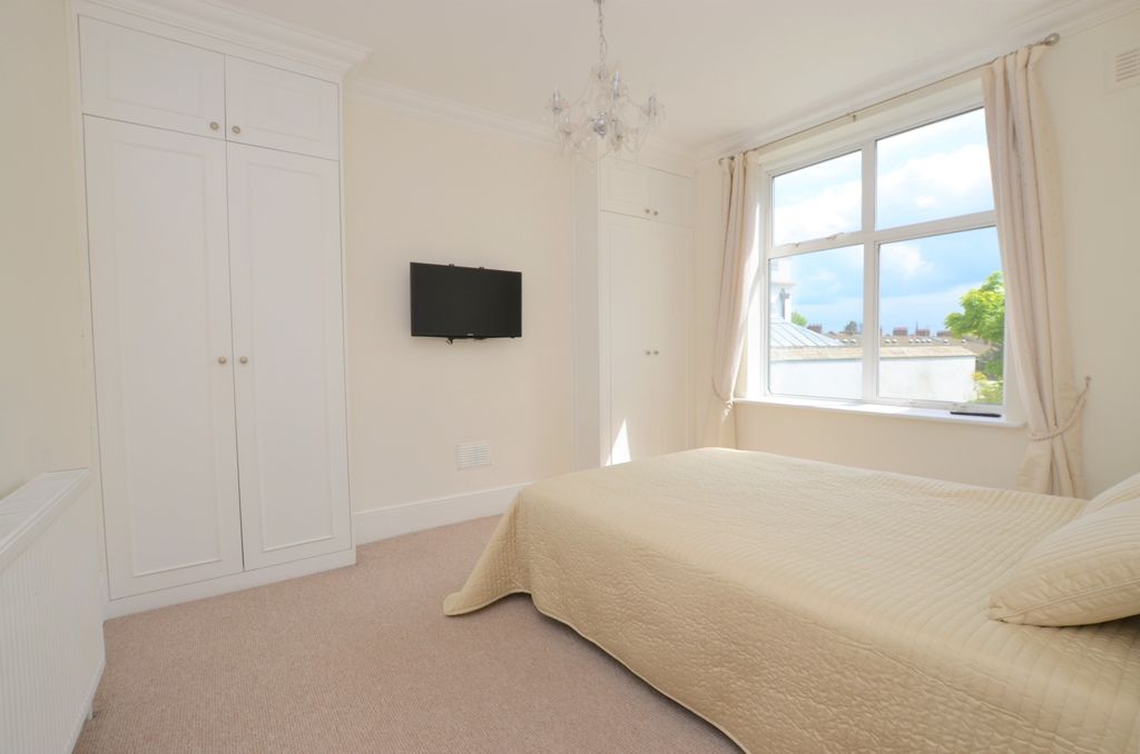 Property photo 2 of 9 Bedroom