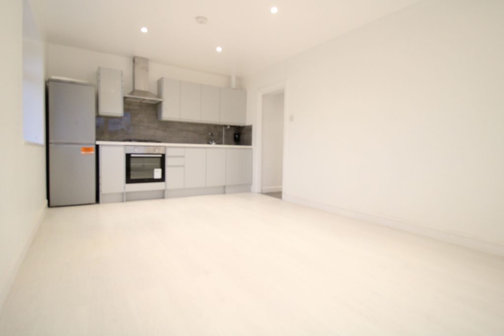 Property photo 1 of 5 3 Bed Maisonette For Sale Warley Road, Hayes Ub4