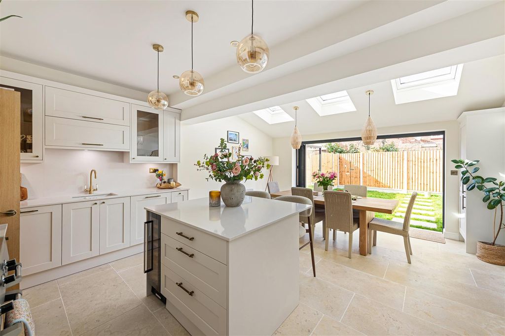 Property photo 3 of 28 Dover House Road Hi-1.Jpg