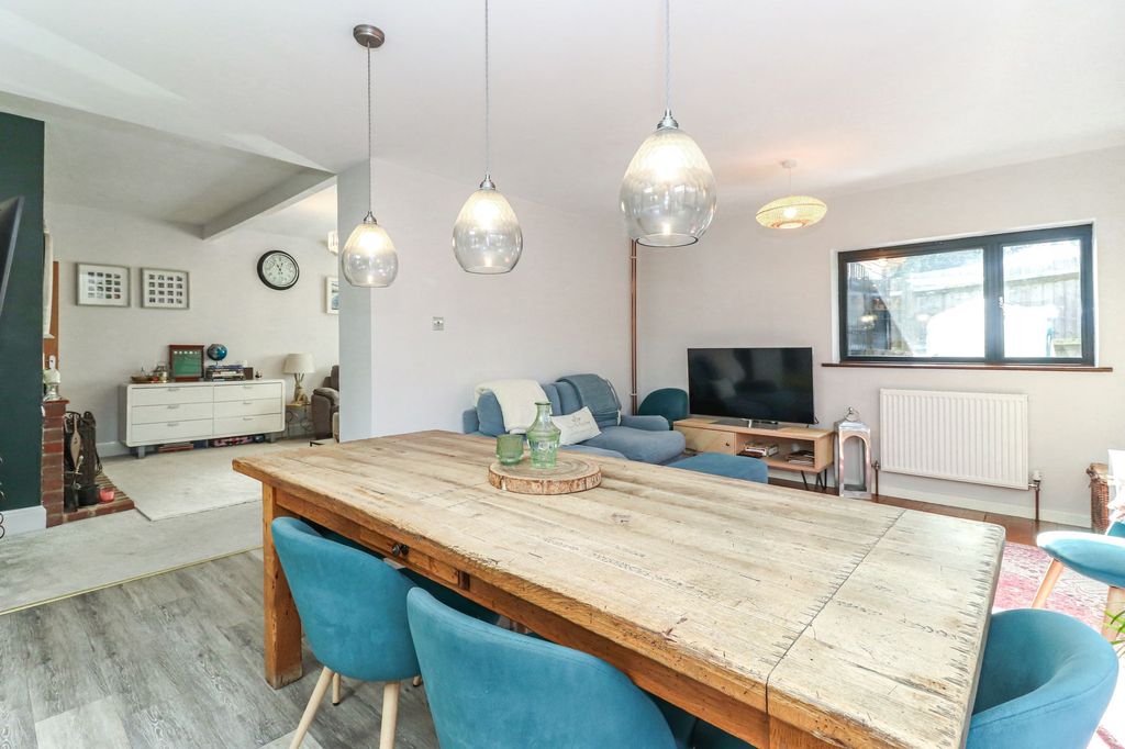 Property photo 3 of 32