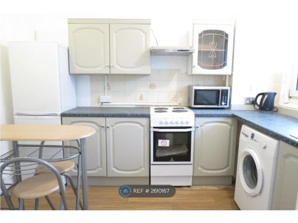 Property photo 3 of 8 Kitchen