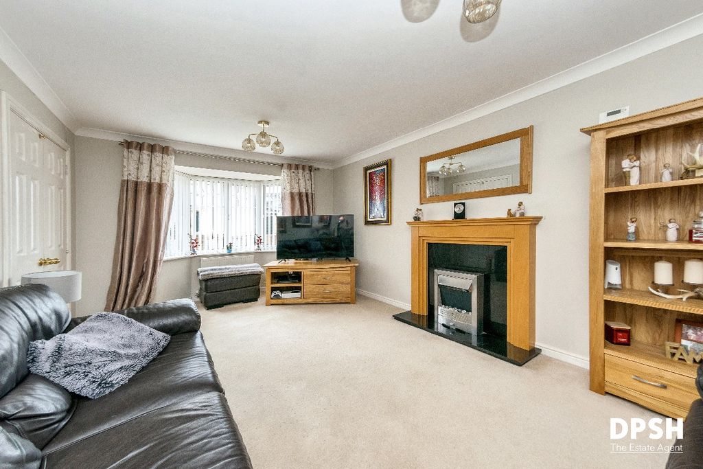 Property photo 2 of 33