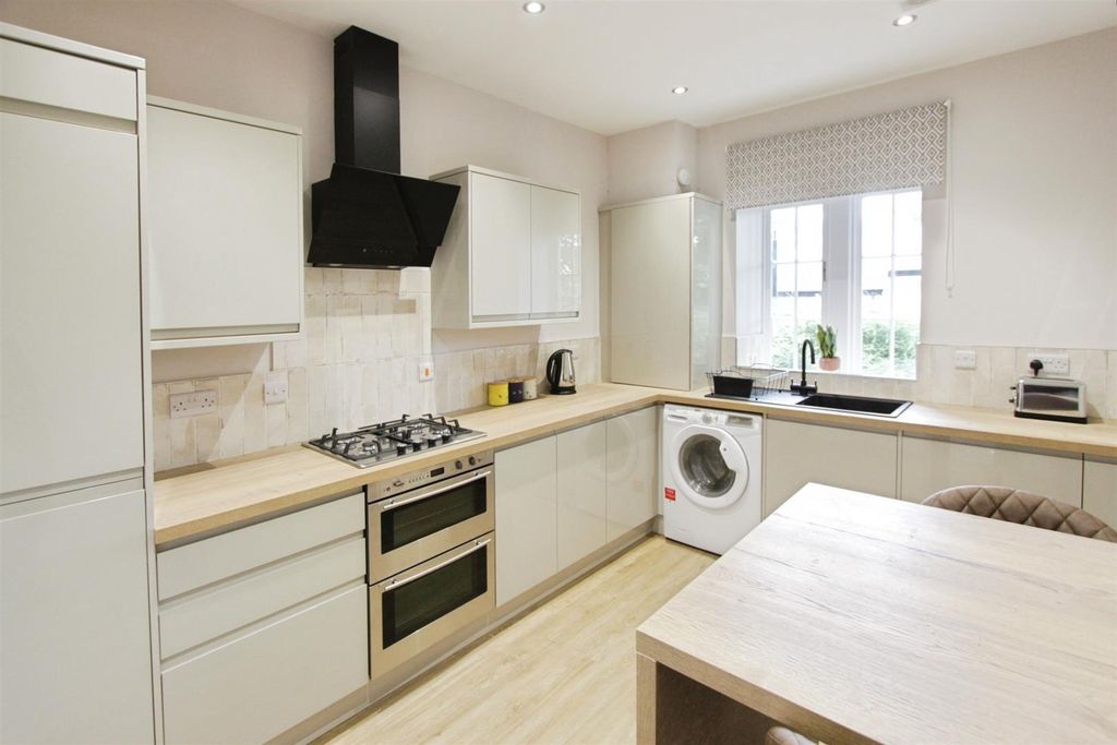 Property photo 1 of 9 A0d26Cbc-Kitchen.Jpg