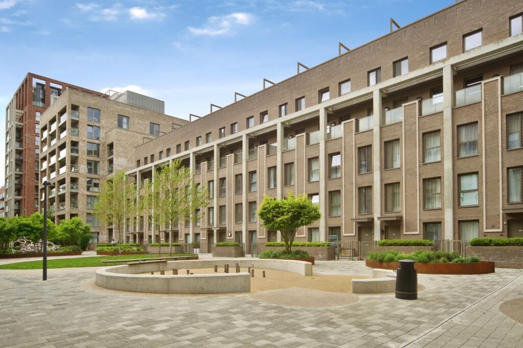 Property photo 2 of 15 Shipbuilding Way, London, E13 For Sale By Barrain