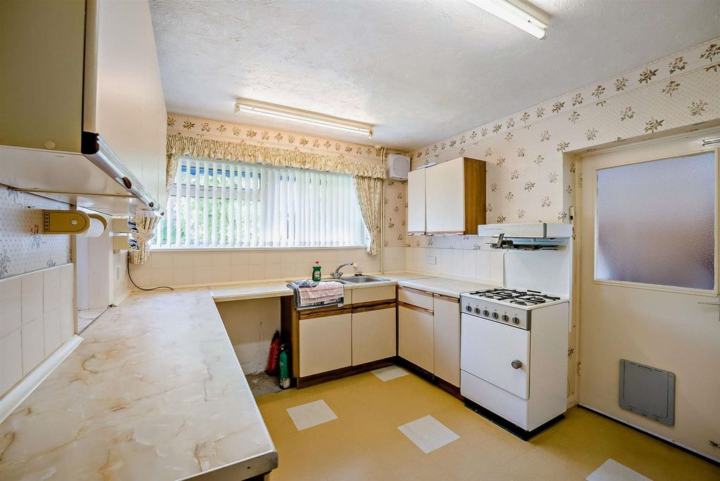 Property photo 3 of 15 8693550-Interior10-800.Jpg