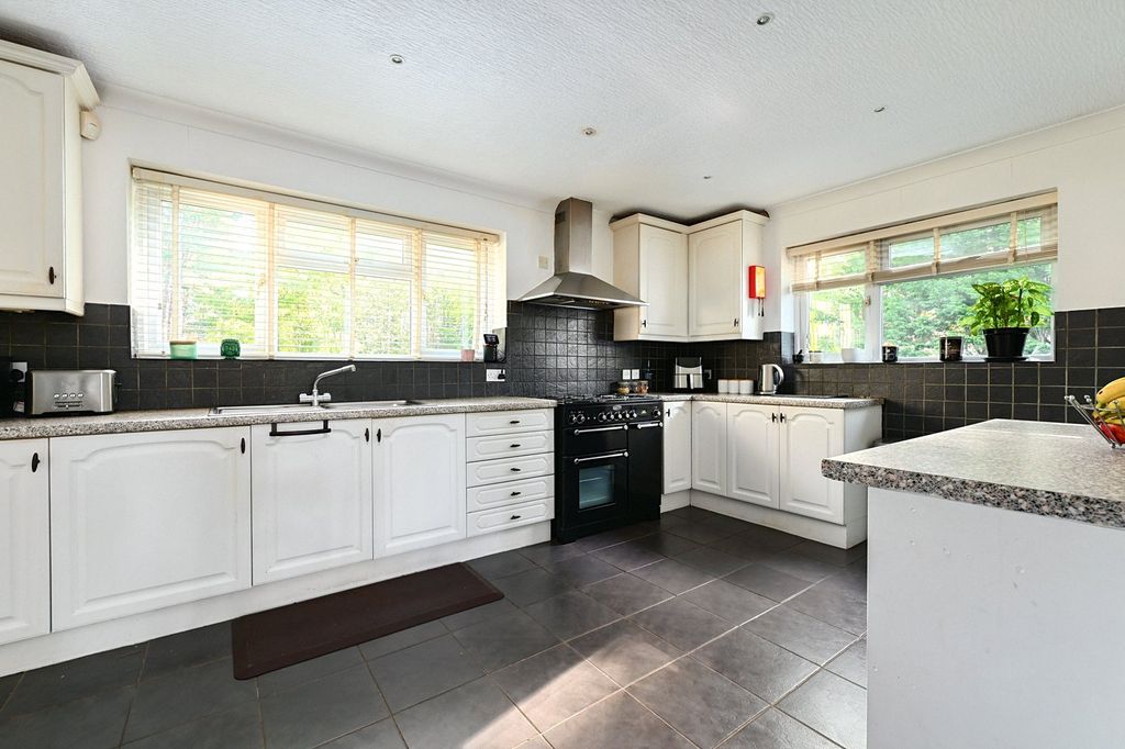 Property photo 2 of 19 Picture No. 21