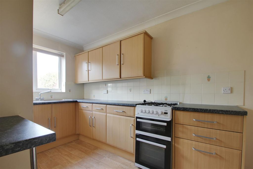 Property photo 2 of 10 Kitchen