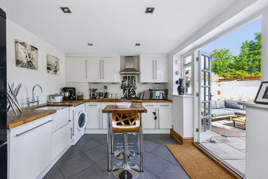 Property photo 2 of 17