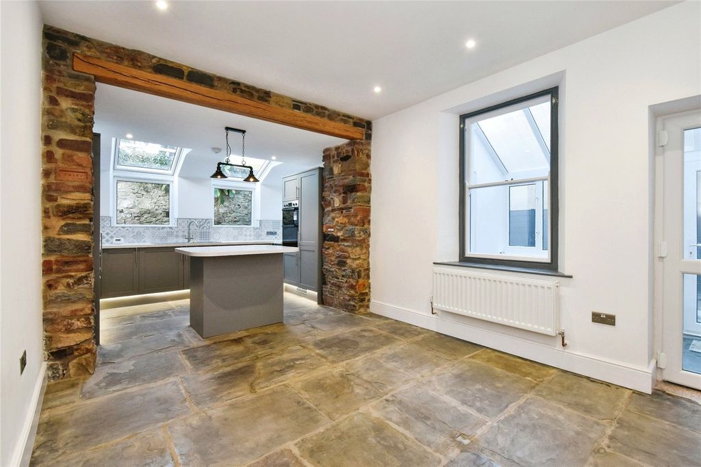 Property photo 3 of 23 Picture No. 29