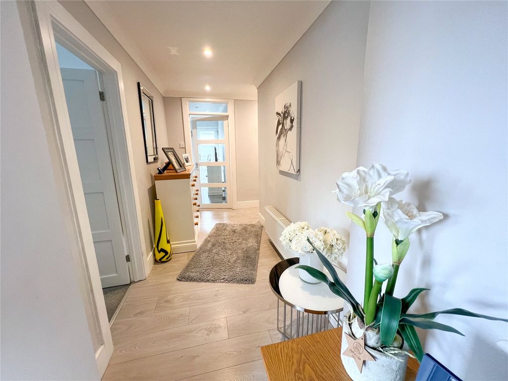 Property photo 2 of 20 Picture No. 18