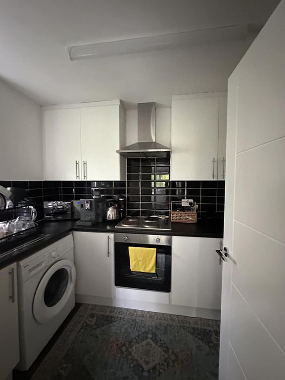 Property photo 2 of 7 Kitchen