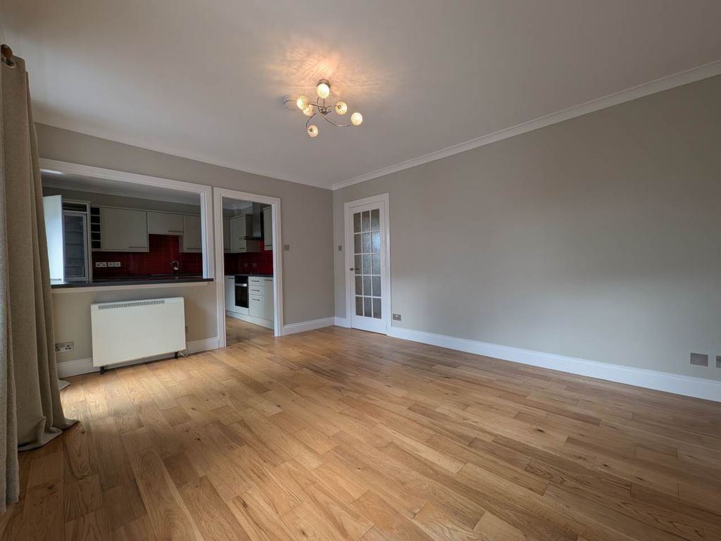 Property photo 3 of 13 Liv3