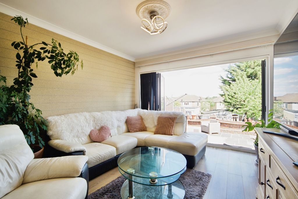 Property photo 3 of 25 Pbox-Img.Jpg