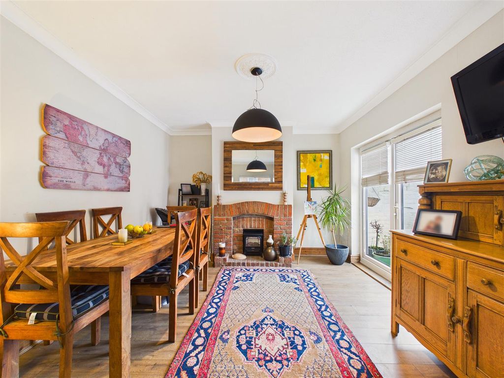 Property photo 3 of 12 Cam05193G0-Pr0113-Still005.Jpg