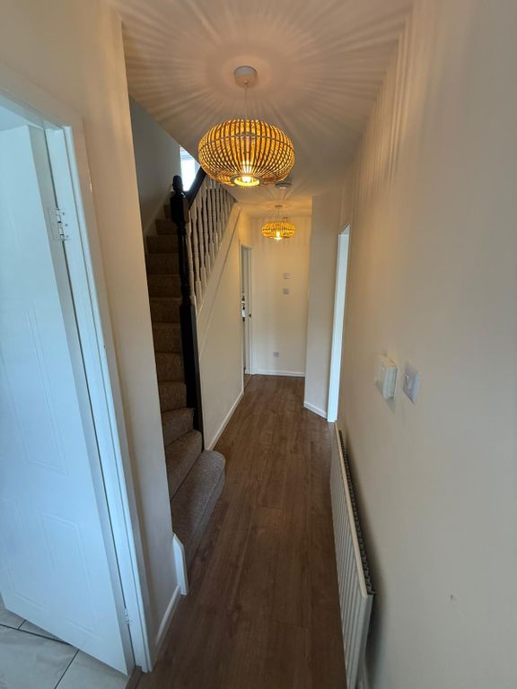 Property photo 3 of 28 744A7d3A-70F6-4180-Af9A-085Ec71Ebacb
