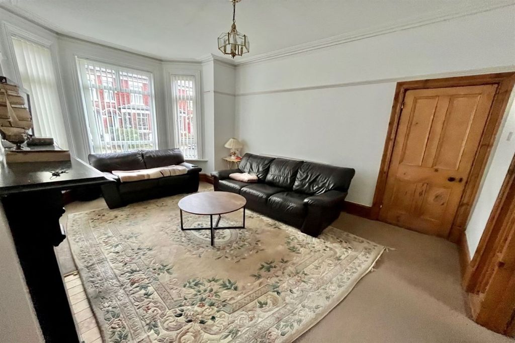 Property photo 3 of 20 Living Room