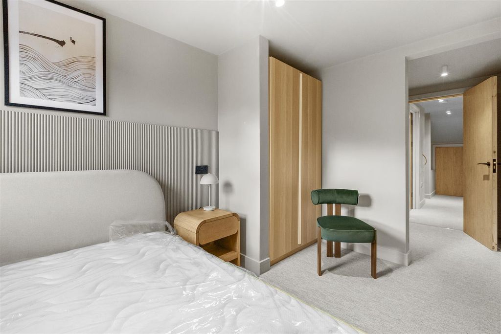 Property photo 1 of 5 Bedroom