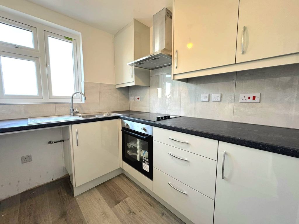 Property photo 2 of 8 7