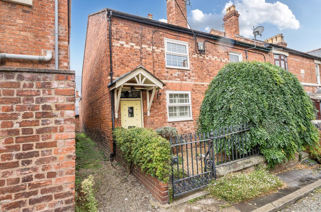 Property photo 1 of 19 1348975-1-68Bee89...