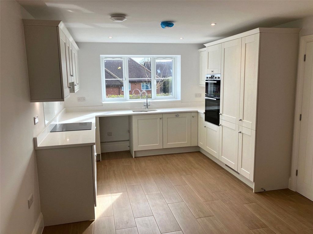 Property photo 2 of 7 Picture No. 11